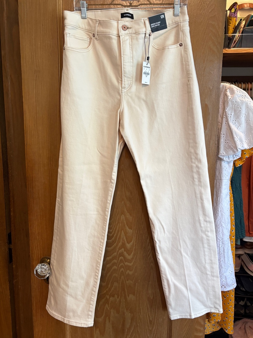 NWT Express Straight Leg High-Rise Jeans in Cream